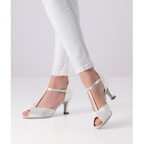 Werner-Kern-Mona-Wit-Satijn-dames-Dansschoenen met een elegante uitstraling